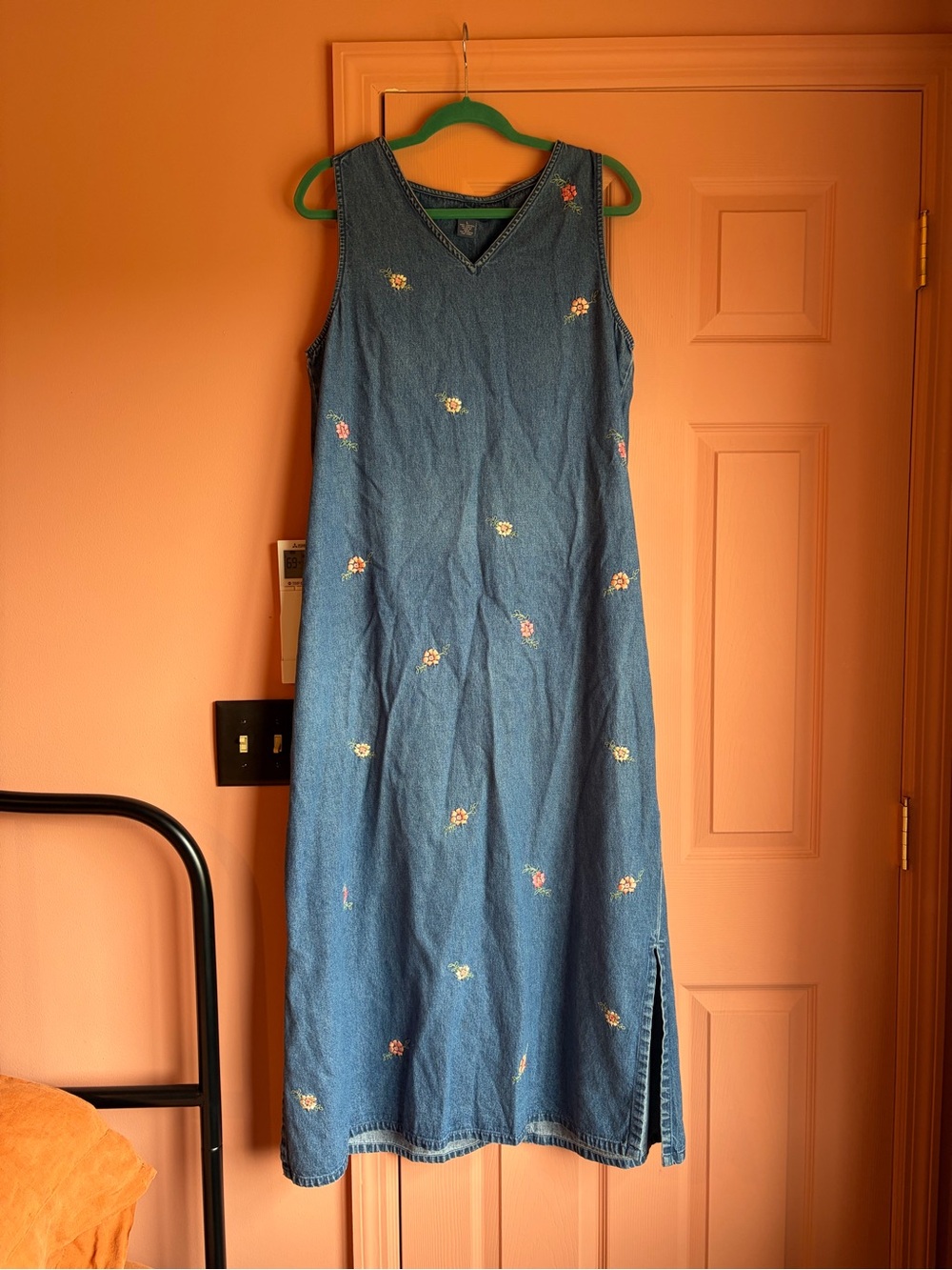 90s Vintage Sleeveless Floral Embroidered Denim Dress - Blue